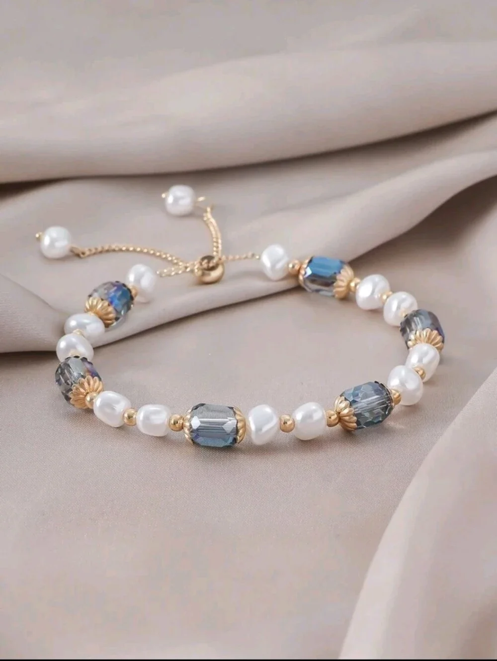 BRAND NEW ** Classic Pearl & Blue Crystal Adjustable Bracelet